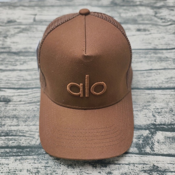 ALO Yoga District Trucker Hat - Picture 2 of 5